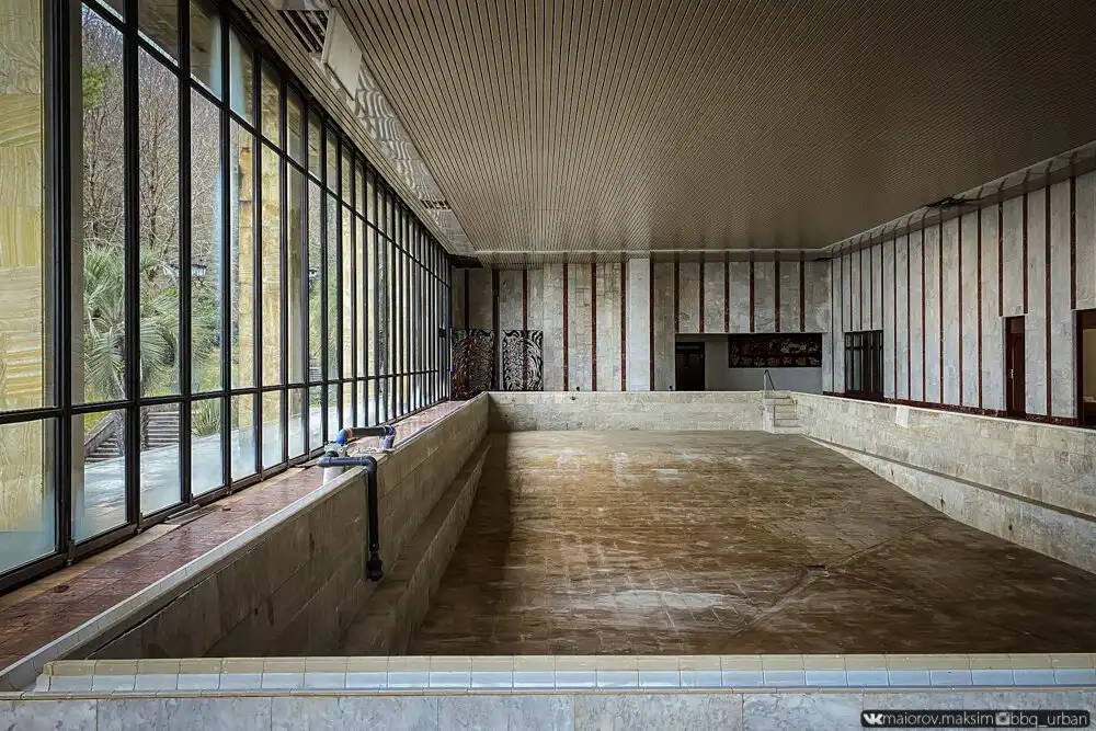 Abházia, elhagyatott helyek, fekete-tenger, galéria, gorbacsov, Gorbacsov dácsa, látnivalók, Mjuszera, szovjet történelem, szovjetunió, Sztálin dácsa, történelem, turizmus, üdülőkomplexum