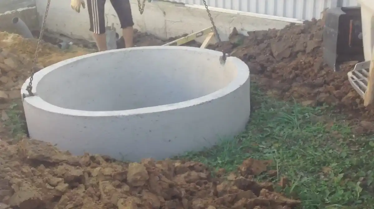 barkácsolás, DIY, építkezés, hobbi, kerti medence, kertrendezés, kreatív megoldások, medence építés, medence ötletek, medence tisztítás, merülőmedence, olcsó medence, szabadidő, vasbeton medence, vízelvezetés